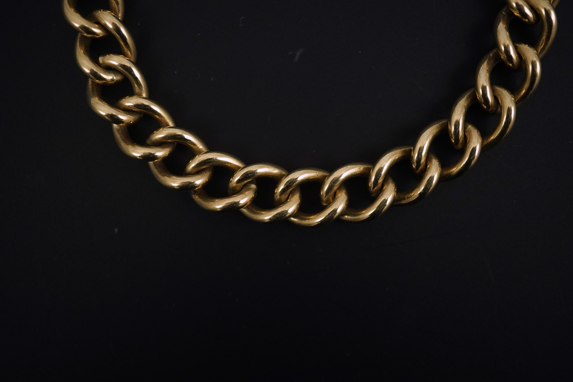 A modern 9ct gold shaped oval link bracelet